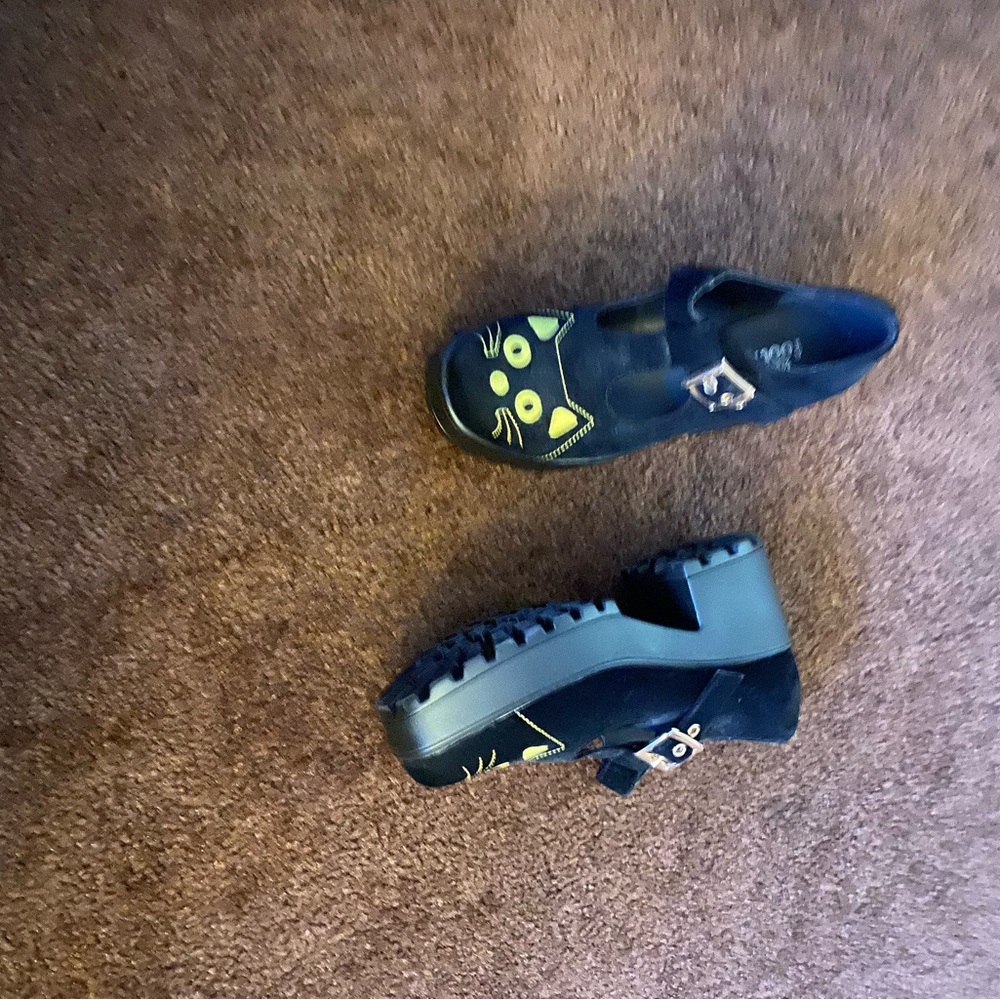 Koi footwear